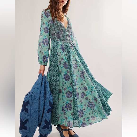 Free People Dresses & Skirts - NWOT Free people a new way boho floral printed patchwork smocked midi dress
